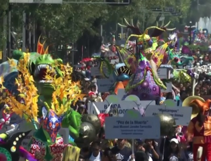 Strazile din Mexico City s-au transformat in scene din desene animate: Cei mai renumiti artisti si-au folosit imaginatia si au creat din lemn si hartie dragoni, tigri sau fluturi - VIDEO Strazile din Mexico City s-au transformat in scene din desene animate: Cei mai renumiti artisti si-au folosit imaginatia si au creat din lemn si hartie dragoni, tigri sau fluturi - VIDEO