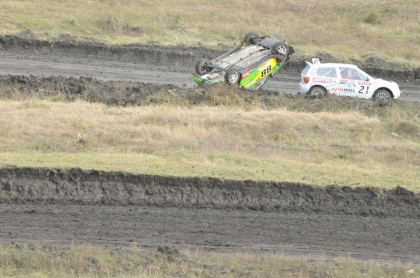 Show pe traseul de la Colonita. Zeci de piloti au creat o atmosfera superba la Campionatul Moldovei de Autocross. Filmul unei rasturnari - GALERIE FOTO