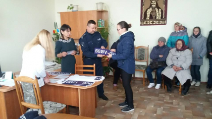 Se vor vedea si noaptea. Numere de inmatriculare pentru 47 de carute au impartit politistii de la Sangerei. Cum arata placutele noi pe carutele vechi - GALERIE FOTO Se vor vedea si noaptea. Numere de inmatriculare pentru 47 de carute au impartit politistii de la Sangerei. Cum arata placutele noi pe carutele vechi - GALERIE FOTO