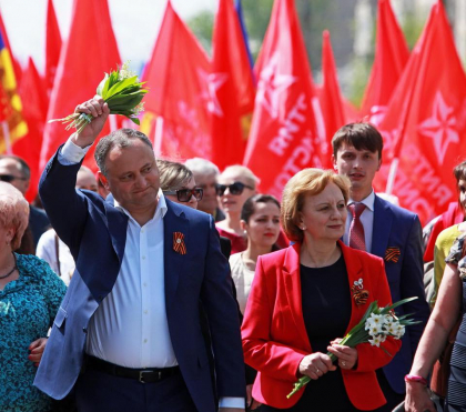 Un grup de experti cere Procuraturii sa verifice actiunile lui Dodon si Greceanii, pe cand erau ministru al economiei si, respectiv, premier: "Au fraudat consumatorii cu 15 milioane de dolari, au semnat contractul cu o firma de livrare a curentului"