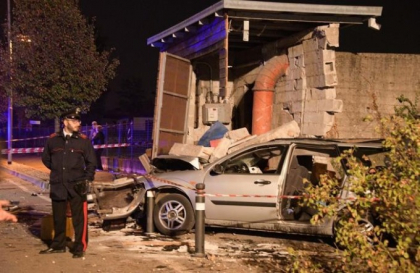 Doi adolescenti romani au murit intr-un accident in Italia. Alti 3 sunt grav raniti - FOTO