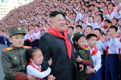 Coreea de Nord are un fan club in Japonia. Tinerele, fascinate de tara lui Kim Jong-un - VIDEO