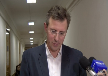 Chirtoaca, despre declaratiile lui Proca: "Eu am fost denuntat de unii si, nu stiu de ce, ma aflu in arest, iar la un denunt cu acuzatii de comanda de omor nu ar trebui sa se procedeze la fel? Regizorii de la Holywood sunt in urma realitatilor din RM" Chirtoaca, despre declaratiile lui Proca: "Eu am fost denuntat de unii si, nu stiu de ce, ma aflu in arest, iar la un denunt cu acuzatii de comanda de omor nu ar trebui sa se procedeze la fel? Regizorii de la Holywood sunt in urma realitatilor din RM"