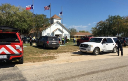 IMAGINI LIVE. Atac armat intr-o biserica din Texas. 27 de morti si 24 de raniti IMAGINI LIVE. Atac armat intr-o biserica din Texas. 27 de morti si 24 de raniti