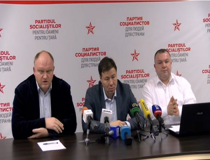 Socialistii vor ataca in judecata deciziile lui Grozavu de a numi viceprimarii si primarul interimar: "Daca pana acum am avut o marioneta care conducea primaria, acum avem un om concret din partea PD" Socialistii vor ataca in judecata deciziile lui Grozavu de a numi viceprimarii si primarul interimar: "Daca pana acum am avut o marioneta care conducea primaria, acum avem un om concret din partea PD"