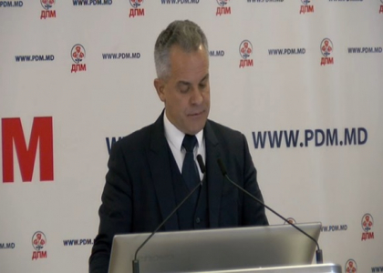Plahotniuc, catre Ghimpu si Dodon: "De ce lasati PD sa va puna primarul interimar si viceprimarii? Aveti majoritate, puteti muta Primaria la Colonita sau la Condrita" Plahotniuc, catre Ghimpu si Dodon: "De ce lasati PD sa va puna primarul interimar si viceprimarii? Aveti majoritate, puteti muta Primaria la Colonita sau la Condrita"