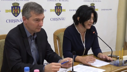 Silvia Radu, deranjata ca unii consilieri intarzie la sedinta Consiliului Municipal: "Este inadmisibil, consilierii au salarii de 10 ori mai mari decat angajatii de la Primarie, asa ca, sa-si onoreze salariile" Silvia Radu, deranjata ca unii consilieri intarzie la sedinta Consiliului Municipal: "Este inadmisibil, consilierii au salarii de 10 ori mai mari decat angajatii de la Primarie, asa ca, sa-si onoreze salariile"