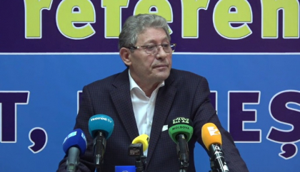 Ghimpu, despre bradul Guvernului: " Mare treaba cu bradul asta, puneti miliardul in el si duceti-l macar si la Colonita, in Valea Raiului"