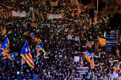 Sute de mii de manifestanti au cerut la Barcelona eliberarea liderilor separatisti Sute de mii de manifestanti au cerut la Barcelona eliberarea liderilor separatisti
