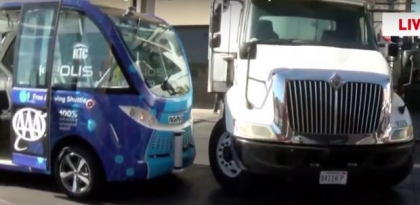 Grav incident cu primul autobuz pe pilot automat! Ce s-a intamplat cand a intrat in trafic Grav incident cu primul autobuz pe pilot automat! Ce s-a intamplat cand a intrat in trafic