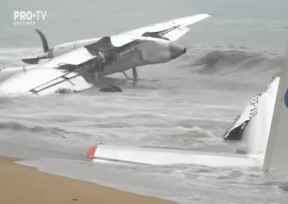 Cutiile negre ale aeronavei, care s-a prabusit in Coasta de Fildes, vor fi descifrate la Kiev
