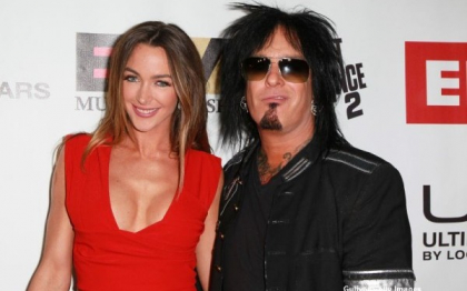 Nikki Sixx, basistul trupei MÃ¶tley CrÃ¼e, s-a casatorit cu modelul Courtney Bingham, in Los Angeles