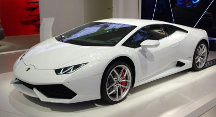 Papa Francisc a primit in dar un Lamborghini. Ce a decis sa faca cu el! Papa Francisc a primit in dar un Lamborghini. Ce a decis sa faca cu el!
