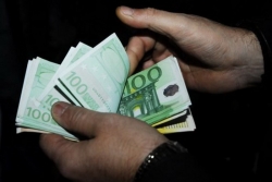 Doi avocati si un ofiter de urmarire penala, retinuti de oamenii legii pentru trafic de influenta: ar fi cerut 20 de mii de euro