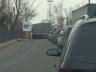 Cozi kilometrice la vama Sculeni la iesirea din tara: "Stam de 2 ore si inca nu am trecut Prutul" - FOTO