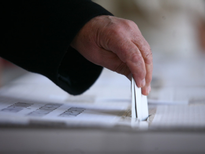 Referendum 2017. Sectiile de vot s-au deschis - astazi locuitorii capitalei decid daca Dorin Chirtoaca ramane primar sau va fi revocat Referendum 2017. Sectiile de vot s-au deschis - astazi locuitorii capitalei decid daca Dorin Chirtoaca ramane primar sau va fi revocat