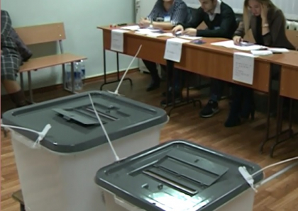 Primele incalcari semnalate de Promo-Lex: agitatie electorala in preajma sectiilor, urne nesigilate sau fotografierea buletinelor de vot