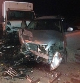 O masina in care se aflau trei preoti, implicata intr-un accident la Orhei. Automobilul s-a ciocnit cu un camion - GALERIE FOTO O masina in care se aflau trei preoti, implicata intr-un accident la Orhei. Automobilul s-a ciocnit cu un camion - GALERIE FOTO