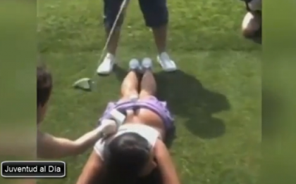 Un manechin da in judecata Playboy pentru ca a fost lovita peste posterior cu o crosa de golf, in timpul unei sedinte foto