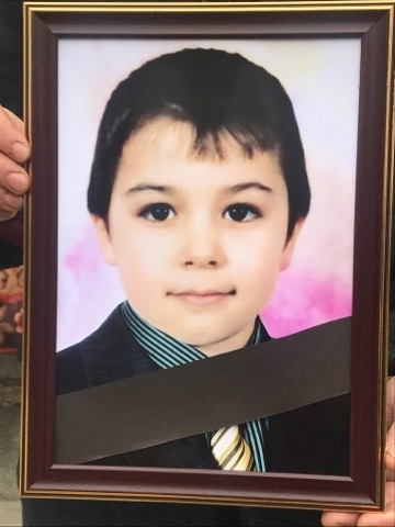 O petitie in cazul baietelului de 6 ani gasit fara suflare, intr-o fantana din Verejeni, a fost initiata pe internet: dorim inlaturarea din functie a sefei sectiei urmarire penala O petitie in cazul baietelului de 6 ani gasit fara suflare, intr-o fantana din Verejeni, a fost initiata pe internet: dorim inlaturarea din functie a sefei sectiei urmarire penala