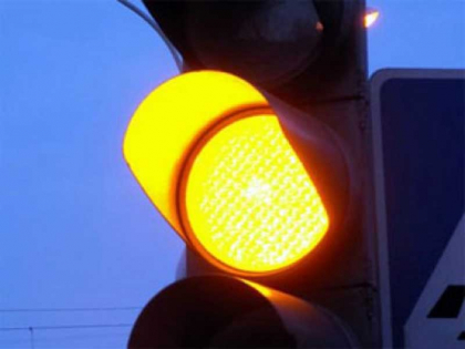 Galben intermitent la semafoarele din doua intersectii din capitala. Silvia Radu crede ca asta va reduce ambuteiajele
