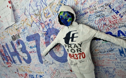 Avionul din Malaysia. De ce pasagerii nu au sunat de pe telefoanele lor mobile si nu au trimis mesaje, ca la 11 septembrie Avionul din Malaysia. De ce pasagerii nu au sunat de pe telefoanele lor mobile si nu au trimis mesaje, ca la 11 septembrie