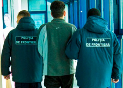 De pe aeroportul Chisinau, direct in penitenciarul nr.13. Un individ de 27 de ani, dat in cautare internationala, a fost incatusat pe aeroport. Cine e barbatul - FOTO