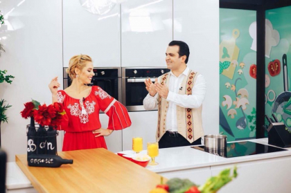 Igor Cuciuc, invitat la emisiunea " Gusturile se discuta" cu Silvia Petrov. Vezi cat de bine s-a descurcat la bucatarie - VIDEO Igor Cuciuc, invitat la emisiunea " Gusturile se discuta" cu Silvia Petrov. Vezi cat de bine s-a descurcat la bucatarie - VIDEO