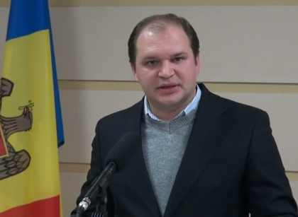 "Asta-s eu! Si sunt voinica! Cine-a zis ca eu sunt mica?" Cum comenteaza socialistul Ion Ceban faptul ca Silvia Radu si-a pus post de politie la intrarea in birou "Asta-s eu! Si sunt voinica! Cine-a zis ca eu sunt mica?" Cum comenteaza socialistul Ion Ceban faptul ca Silvia Radu si-a pus post de politie la intrarea in birou