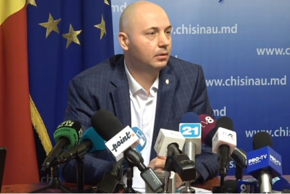 Oleg Poiata, despre demiterea sa: "Nu cunosc motivele, este un abuz, o asemenea dispozitie putea semna doar primarul Dorin Chirtoaca"