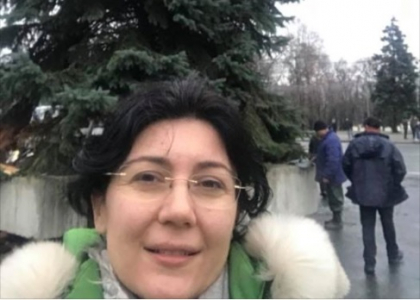 Silvia Radu si-a facut selfie cu bradul instalat in PMAN: "Pazit mai ceva ca presedintele SUA. Trebuia sa-mi primesc botezul de primar interimar, nu?". Cat a platit primarita pentru pom - FOTO Silvia Radu si-a facut selfie cu bradul instalat in PMAN: "Pazit mai ceva ca presedintele SUA. Trebuia sa-mi primesc botezul de primar interimar, nu?". Cat a platit primarita pentru pom - FOTO