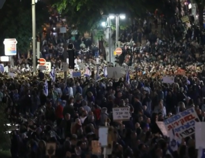 "Mars al rusinii" la Tel Aviv: zeci de oameni, nemultumiti de coruptia din tara, au iesit in strada "Mars al rusinii" la Tel Aviv: zeci de oameni, nemultumiti de coruptia din tara, au iesit in strada