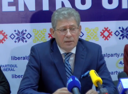 Mihai Ghimpu: "Traiasca liberalii si jos brazii interimari si primarii interimari. PD a adus-o pe Silvia Radu la primarie ca sa ridice PD-ul si cand colo Silvia a ingropat PD-ul si mai tare" Mihai Ghimpu: "Traiasca liberalii si jos brazii interimari si primarii interimari. PD a adus-o pe Silvia Radu la primarie ca sa ridice PD-ul si cand colo Silvia a ingropat PD-ul si mai tare"