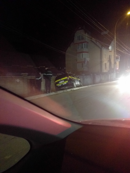 O Toyota s-a ciocnit cu o masina a politiei pe o strada din Durlesti - FOTO