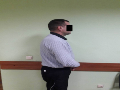 A spart doua automobile parcate in sectorul Rascani si a furat de acolo tot ce a putut. Un barbat de 43 de ani, retinut de politie A spart doua automobile parcate in sectorul Rascani si a furat de acolo tot ce a putut. Un barbat de 43 de ani, retinut de politie