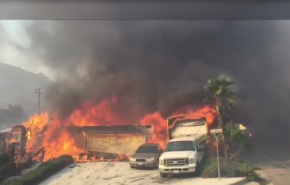 Incendiile de vegetatie din California: pompierii recunosc ca le vine foarte greu sa lupte cu flacarile Incendiile de vegetatie din California: pompierii recunosc ca le vine foarte greu sa lupte cu flacarile