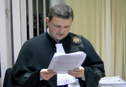 Judecatorii au prelungit cu inca 30 zile controlul judiciar pentru Dorin Chirtoaca, in ciuda faptului ca primarul suspendat si-a cerut voie sa mearga la inmormantarea Regelui Mihai al Romaniei - VIDEO Judecatorii au prelungit cu inca 30 zile controlul judiciar pentru Dorin Chirtoaca, in ciuda faptului ca primarul suspendat si-a cerut voie sa mearga la inmormantarea Regelui Mihai al Romaniei - VIDEO