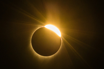 Ce a patit o americanca, dupa ce a urmarit eclipsa solara fara protectie Ce a patit o americanca, dupa ce a urmarit eclipsa solara fara protectie