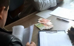 O angajata a Asociatiei Invalizilor, cercetata penal pentru luare de mita. A cerut de la o femeie din capitala jumatate din indemnizatia de invaliditate. Ce risca aceasta O angajata a Asociatiei Invalizilor, cercetata penal pentru luare de mita. A cerut de la o femeie din capitala jumatate din indemnizatia de invaliditate. Ce risca aceasta