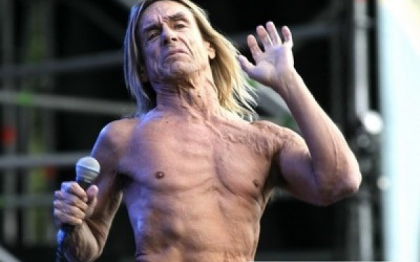 Rockerul Iggy isi doreste o moarte violenta, nu sa sfarseasca in azilul de batrani. "Sper sa fiu atacat de un rechin flamand" Rockerul Iggy isi doreste o moarte violenta, nu sa sfarseasca in azilul de batrani. "Sper sa fiu atacat de un rechin flamand"