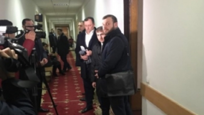 URMARESTE LIVE. O noua sedinta de judecata in cazul lui Chiril Lucinschi: fostul deputat liberal-democrat si primarul de Orhei, Ilan Sor, unul sintre martorii cheie, prezenti la judecatorie URMARESTE LIVE. O noua sedinta de judecata in cazul lui Chiril Lucinschi: fostul deputat liberal-democrat si primarul de Orhei, Ilan Sor, unul sintre martorii cheie, prezenti la judecatorie