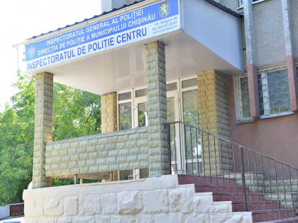 A furat din mai multe locuinte, iar acum risca pana la 4 ani de puscarie. O adolescenta de 17 ani, retinuta de oamenii legii. Cum s-ar fi intamplat totul - FOTO A furat din mai multe locuinte, iar acum risca pana la 4 ani de puscarie. O adolescenta de 17 ani, retinuta de oamenii legii. Cum s-ar fi intamplat totul - FOTO