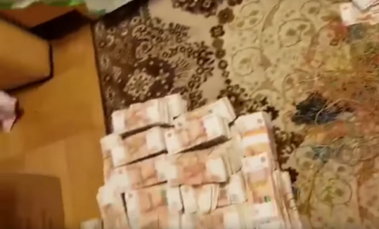 O contabila modesta din Rusia dormea pe o saltea facuta din bani. Cum a strans suma fabuloasa - VIDEO