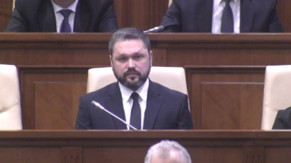 Parlamentul urmeaza sa decida daca Zumbreanu va fi noul director al CNA. Voronin: "Eu va sustin", Tap: "CNA e o bata politica". Cum raspunde Zumbreanu la intrebarea: "La CNA sunt dosare politice?" Parlamentul urmeaza sa decida daca Zumbreanu va fi noul director al CNA. Voronin: "Eu va sustin", Tap: "CNA e o bata politica". Cum raspunde Zumbreanu la intrebarea: "La CNA sunt dosare politice?"