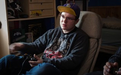 Ce a patit un adolescent dupa ce a jucat Call of Duty timp de 16 ore si a baut 8 litri de bautura energizanta