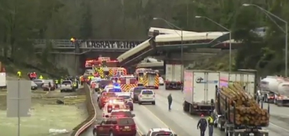 Un tren Amtrak a deraiat, a cazut de pe un pod si s-a prabusit pe o autostrada din statul Washington - LIVE VIDEO Un tren Amtrak a deraiat, a cazut de pe un pod si s-a prabusit pe o autostrada din statul Washington - LIVE VIDEO