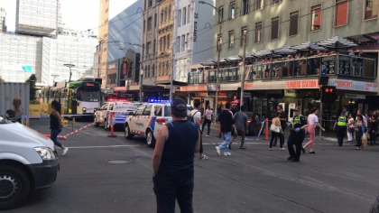 O masina a izbit mai multi pietoni, in Melbourne: 19 raniti. Ofiter: " Incident teorist" O masina a izbit mai multi pietoni, in Melbourne: 19 raniti. Ofiter: " Incident teorist"