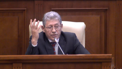 Liberalii, nemultumiti ca BNM a publicat doar sinteza raportului Kroll-2 si ca aceasta e in engleza: "Cerem sa fie publicat integral si in romana, sa aflam cine sunt cei care au furat. Lasati lumea sa-si cunoasca eroii"