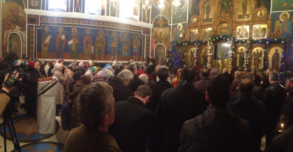 Crestinii ortodocsi de stil nou sarbatoresc astazi Nasterea Domnului. Zeci de credinciosi asista la slujba de Craciun la Biserica Sfanta Teodora de la Sihla - GALERIE FOTO Crestinii ortodocsi de stil nou sarbatoresc astazi Nasterea Domnului. Zeci de credinciosi asista la slujba de Craciun la Biserica Sfanta Teodora de la Sihla - GALERIE FOTO