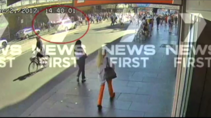 Momentul filmat cand atacatorul din Melbourne intra cu masina in pietoni: 18 raniti - VIDEO